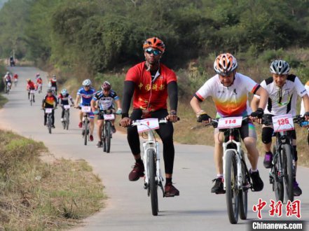 2019环冠豸山国际自行车大赛在福建连城举行